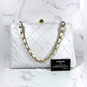 CHANEL Vintage White Caviar Kisslock Frame Bag